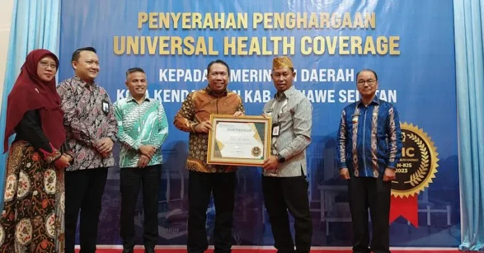 Komitmen Beri Jaminan Sosial, Pemkot Kendari dan Pemkab Konsel Dianugerahi UHC