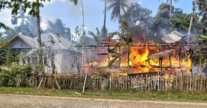 Rumah Panggung Milik Lansia di Mubar Terbakar