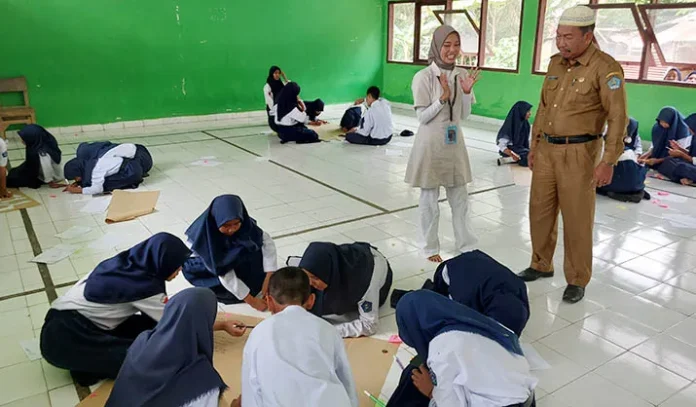 Genre Indonesia Sultra 2022 Lakukan 'Inigenting' di SMPN 7 Kendari