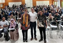 Gelar Kuliah Umum, Mahasiswa Pendidikan Bahasa Inggris UHO Hadirkan Pakar dari State University of New York Gelar Kuliah Umum, Mahasiswa Pendidikan Bahasa Inggris UHO Hadirkan Pakar dari State University of New York