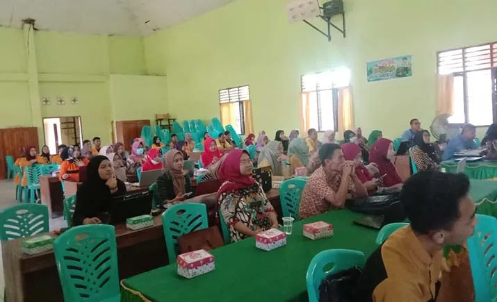 Mahasiswa UHO Gelar Pelatihan Pembuatan Media Pembelajaran