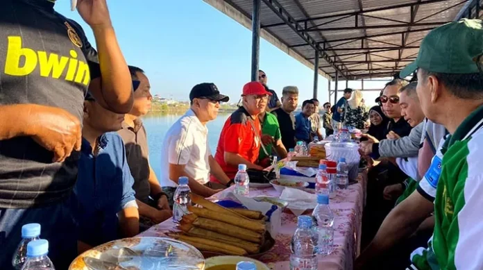 ASR Sebut Makanan di Pasar Laino Raha Mengingatkan Kenangan Masa Kecil