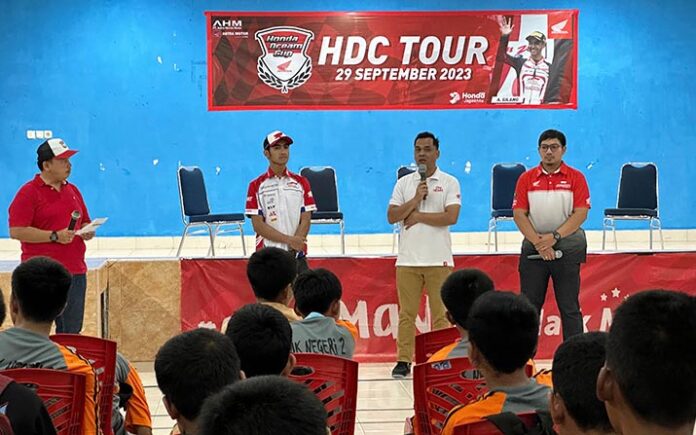 Honda Dream Cup Tour Hadirkan Pembalap Astra Honda Andi Gilang di SMK 2 Palopo