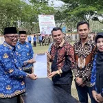 Pemkab Mubar Serahkan Dana Hibah Satu Unit Mobil kepada Bawaslu Pemkab Mubar Serahkan Dana Hibah Satu Unit Mobil kepada Bawaslu