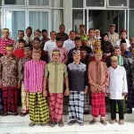 Puluhan Perangkat Adat Datangi DPRD Wakatobi Puluhan Perangkat Adat Datangi DPRD Wakatobi
