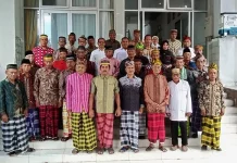 Puluhan Perangkat Adat Datangi DPRD Wakatobi Puluhan Perangkat Adat Datangi DPRD Wakatobi
