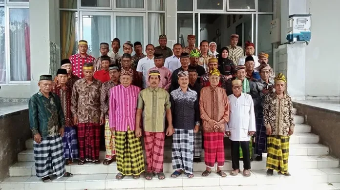 Puluhan Perangkat Adat Datangi DPRD Wakatobi