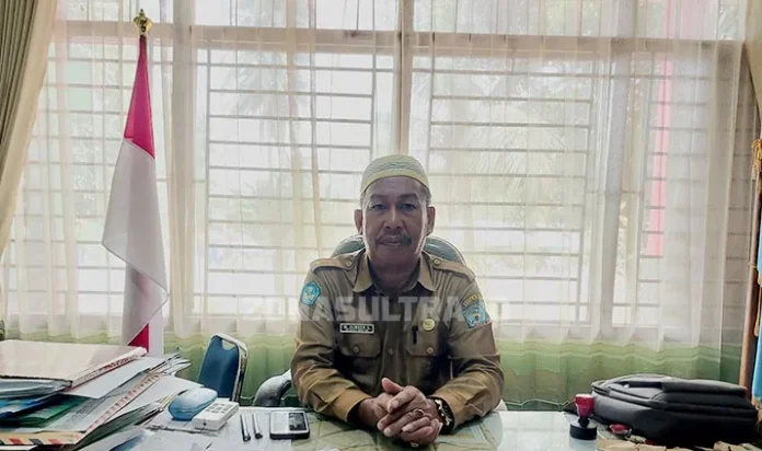 Kepala SMPN 7 Kendari Jumrin Side