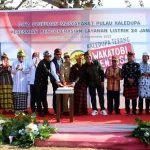 Masyarakat Pulau Kaledupa Kini Nikmati Listrik 24 Jam GM PLN Sulselrabar Moch Andy Adchaminoerdin dan Bupati Wakatobi Haliana