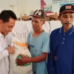Pemkab Wakatobi Serahkan Bantuan Cadangan Beras Tahap II Pemkab Wakatobi Serahkan Bantuan Cadangan Beras Tahap II