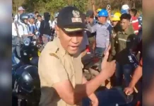Kades Pesouha Kolaka Dinilai Arogan, Bentak Guru dan Siswa yang Blokir Jalan Tambang Kades Pesouha Kolaka Dinilai Arogan, Bentak Guru dan Siswa yang Blokir Jalan Tambang