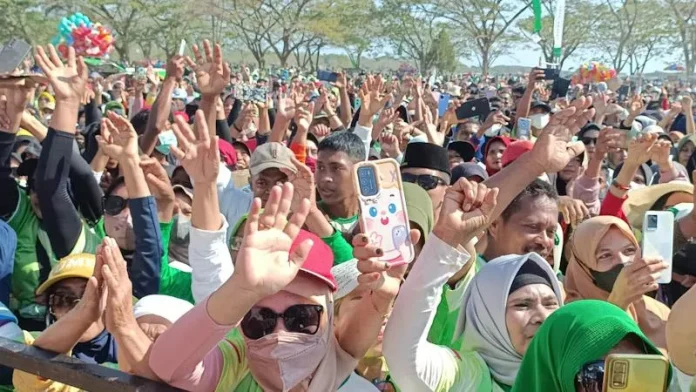 Ribuan Masyarakat Muna dan Mubar Meriahkan Jalan Sehat Hari Tani ke-63