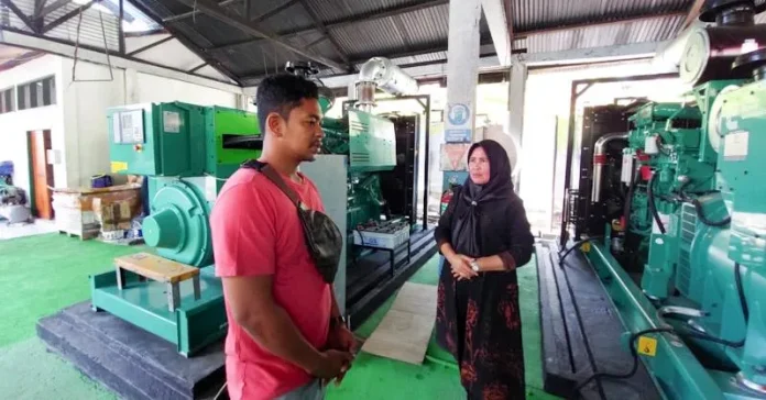 Anggota DPRD Wakatobi Cek Kesiapan Listrik 24 Jam di Pulau Kaledupa