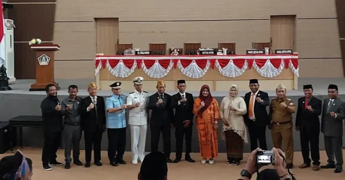 PSX_924 Rahmat Suam Resmi Gantikan Abdul Razak di DPRD Kendari