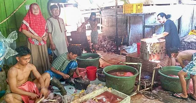 Kisah Pasutri Berdagang Ayam Potong di Kolaka, Beromzet Belasan Juta Rupiah Per Hari
