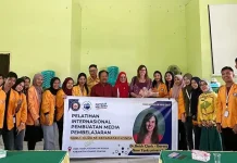 Mahasiswa UHO Gelar Pelatihan Pembuatan Media Pembelajaran Mahasiswa UHO Gelar Pelatihan Pembuatan Media Pembelajaran