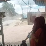 Warga Jalan Banteng Keluhkan Debu Perbaikan Jalan Warga Jalan Banteng Keluhkan Debu Perbaikan Jalan