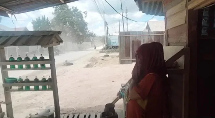 Warga Jalan Banteng Keluhkan Debu Perbaikan Jalan