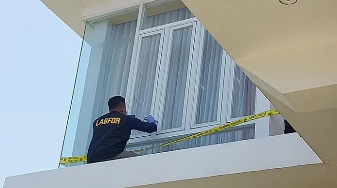 Kaca Rumah Bacaleg DPR RI Fajar Hasan Lubang Dirusak OTK, Labfor Olah TKP