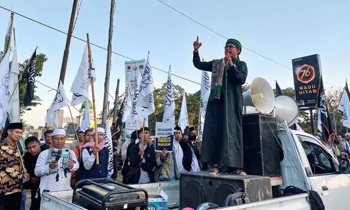 Ratusan Kaum Muslim di Kendari Lakukan Aksi Bela Palestina