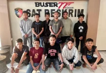 Polisi Amankan 11 Pria di Lorong Depan Kampus UHO Polisi Amankan 11 Pria di Lorong Depan Kampus UHO