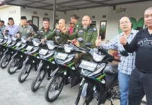 Yayasan ASR Bagikan 11 Unit Motor untuk Koordinator Kecamatan di Kendari Yayasan ASR Bagikan 11 Unit Motor untuk Koordinator Kecamatan di Kendari