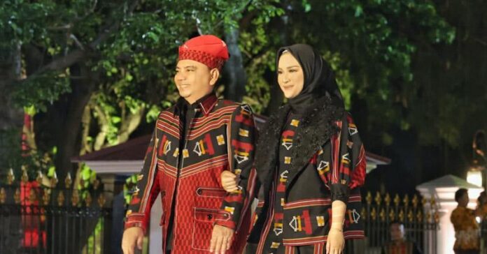 Pj Gubernur Sultra Promosikan Tenun Buton dan Muna di Istana Negara