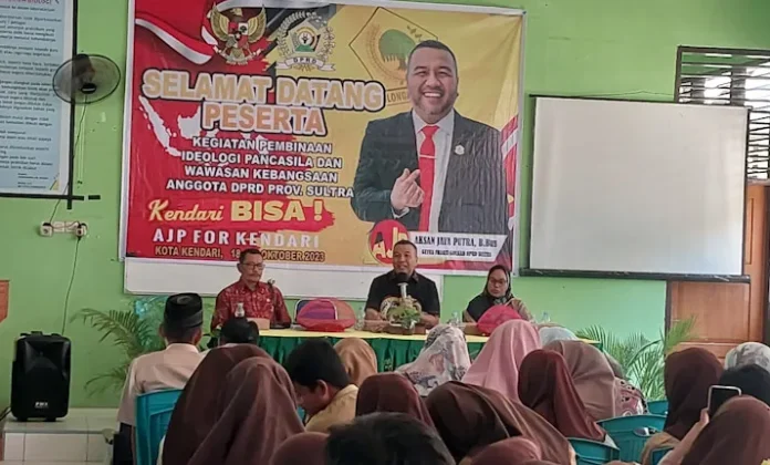AJP Bekali Pelajar 2 SMA di Kendari dengan Empat Pilar Kebangsaan