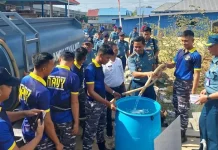 Lanal Kendari Salurkan 30 Ribu Liter Air Bersih untuk Warga Soropia Lanal Kendari Salurkan 30 Ribu Liter Air Bersih untuk Warga Soropia