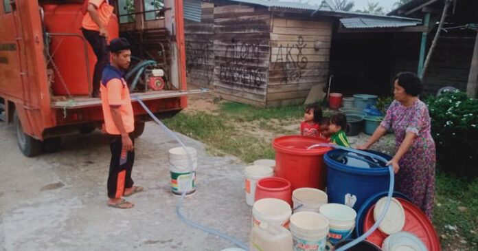 Tanggap Bencana Kekeringan, BPBD Konawe Rutin Salurkan Air Bersih ke Warga