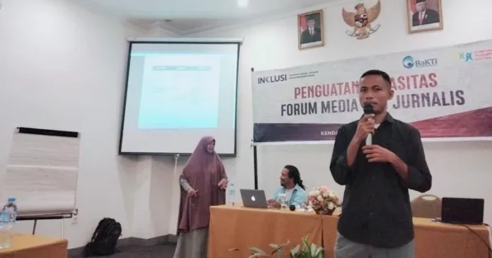 Jurnalis Kendari Diberi Penguatan Perspektif Gedsi dalam Penulisan Berita