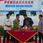 Mendagri RI Jadi Saksi Penandatanganan NPHD untuk Pilkada Wakatobi Mendagri RI Jadi Saksi Penandatanganan NPHD untuk Pilkada Wakatobi