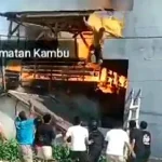 Rumah Kos Milik Eks Bupati Butur di Lorong Belibis Kendari Terbakar, 3 Orang Terluka Rumah Kos Milik Eks Bupati Butur di Lorong Belibis Kendari Terbakar, 3 Orang Terluka