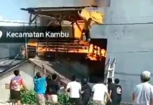 Rumah Kos Milik Eks Bupati Butur di Lorong Belibis Kendari Terbakar, 3 Orang Terluka Rumah Kos Milik Eks Bupati Butur di Lorong Belibis Kendari Terbakar, 3 Orang Terluka