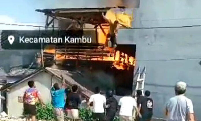 Rumah Kos Milik Eks Bupati Butur di Lorong Belibis Kendari Terbakar, 3 Orang Terluka