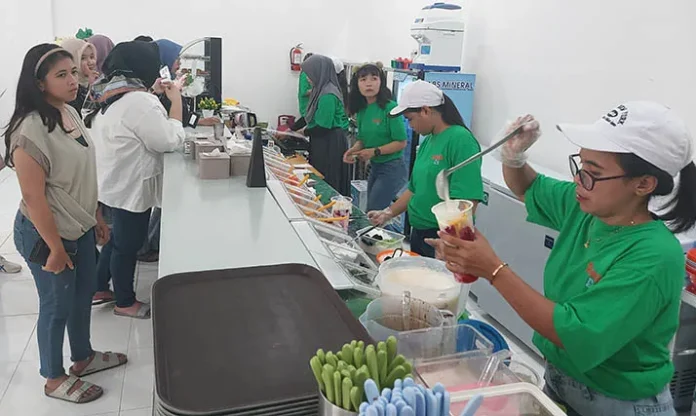 Hadir di Area Citraland, Rajanya Es Kendari Tawarkan Aneka Sop Buah