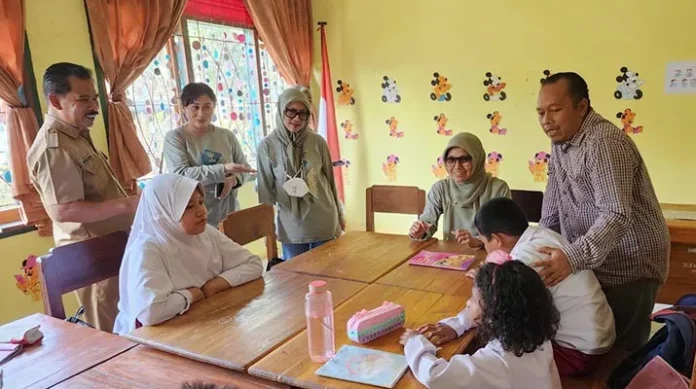 PT ANTAM Tbk dan PWAT Bakti Sosial di Kendari