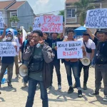 Jurnalis di Kendari Minta Pj Gubernur Copot Dirut Bank Sultra Jurnalis di Kendari Minta Pj Gubernur Copot Dirut Bank Sultra