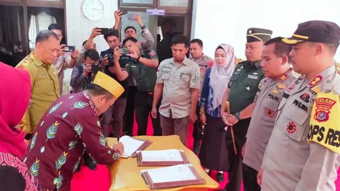 Penjabat Bupati Konawe Teken NPHD Pengamanan Pilkada 2024