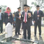 Peringati Hari Pahlawan ke-78, Pj Bupati Konawe Beri Bantuan pada 56 Veteran dan Wakawuri