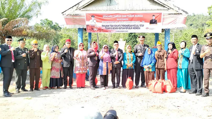 Peringati Hari Pahlawan ke-78, Pj Bupati Konawe Beri Bantuan pada 56 Veteran dan Wakawuri