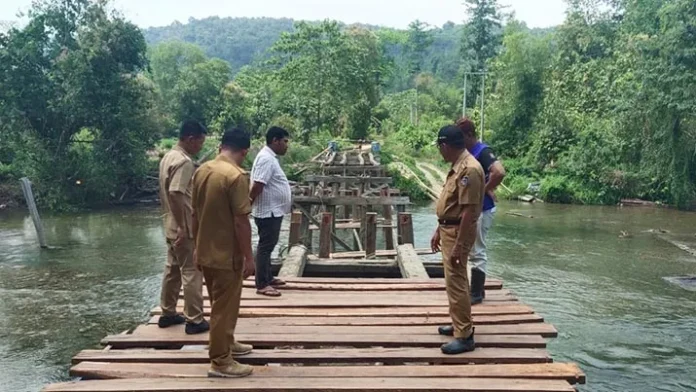 Pemda Koltim Bangun Kembali Jembatan Alaaha yang Rusak Setahun Terakhir Pemda Koltim Bangun Kembali Jembatan Alaaha yang Rusak Setahun Terakhir