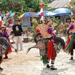 Lestarikan Budaya, Bupati Koltim Resmikan Sanggar Seni Kuda Lumping Tasahea Lestarikan Budaya, Bupati Koltim Resmikan Sanggar Seni Kuda Lumping Tasahea