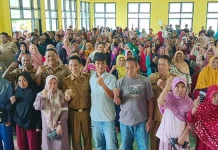 Pemkab Wakatobi Salurkan Bantuan Sembako Gratis dan Buka Pasar Murah Pemkab Wakatobi Salurkan Bantuan Sembako Gratis dan Buka Pasar Murah