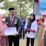 Pj Bupati Mubar Serahkan Bantuan kepada Warga Korban Kebakaran dan Angin Puting Beliung Pj Bupati Mubar Serahkan Bantuan kepada Warga Korban Kebakaran dan Angin Puting Beliung