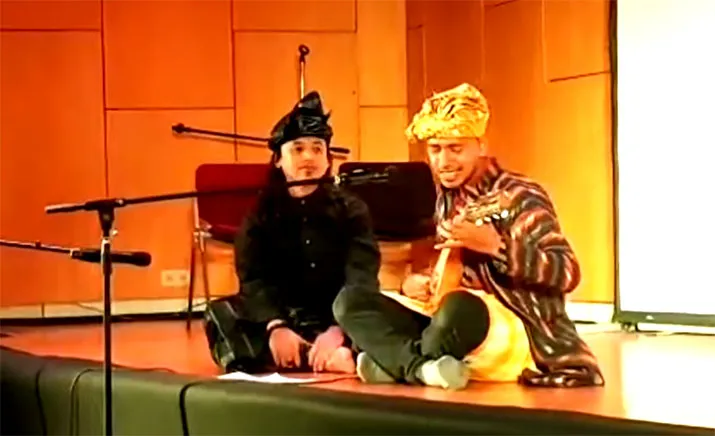 Kabhanti Gambusu, Berpantun Diiringi Petikan Gambus