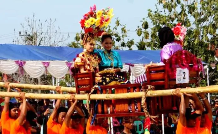 Kansoda'a Prosesi Kansoda'a di Wakatobi, Simbol Kebanggaan Memiliki Anak Perempuan