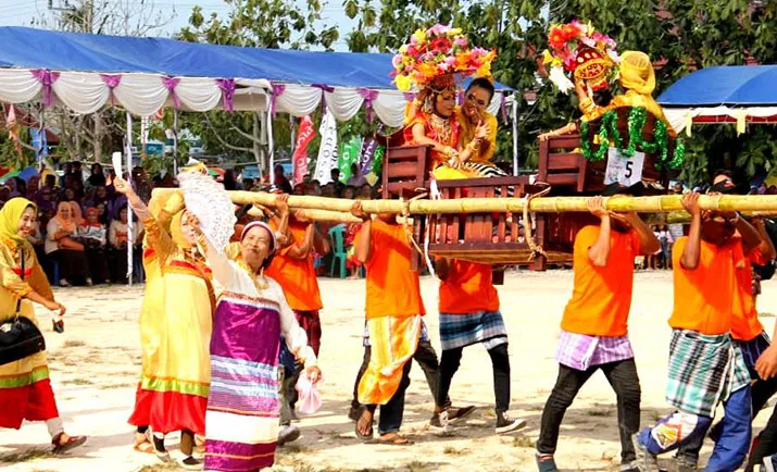 Prosesi Kansoda'a di Wakatobi, Simbol Kebanggaan Memiliki Anak Perempuan