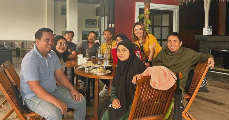 Berselancar Internet Semakin Licin, Indosat Ooredo Buat Ojol di Kendari Tak Bosan Tunggu Orderan