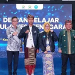 Pj Gubernur Beri Pendidikan Politik pada Dewan Pelajar Sultra Pj Gubernur Beri Pendidikan Politik pada Dewan Pelajar Sultra